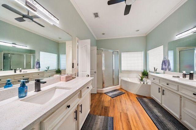 350 Lago Trace Drive, Huffman, TX 77336