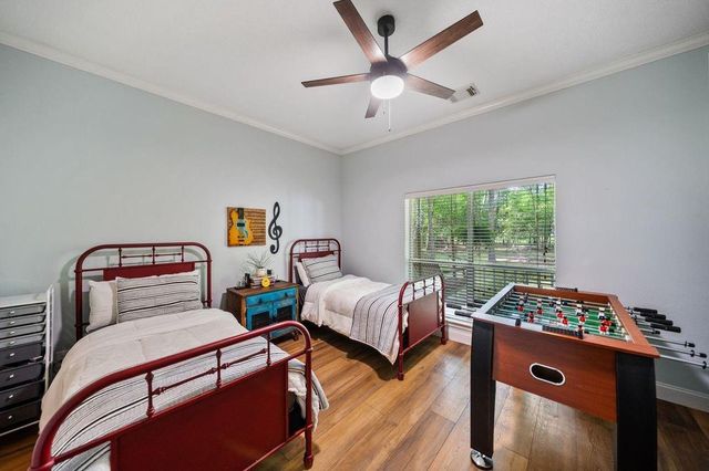 350 Lago Trace Drive, Huffman, TX 77336