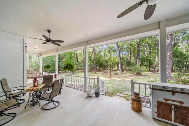 350 Lago Trace Drive, Huffman, TX 77336