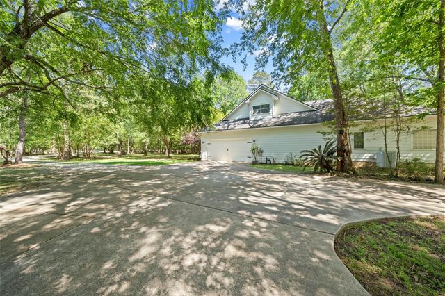 350 Lago Trace Drive, Huffman, TX 77336