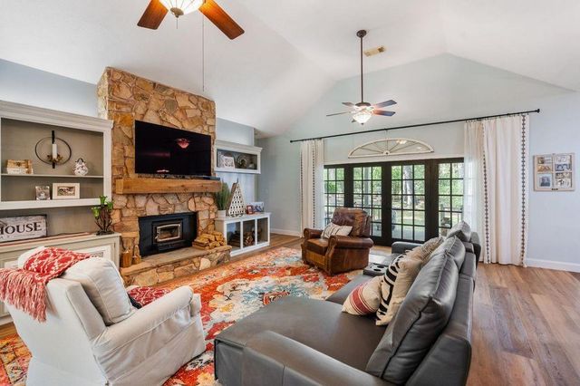 350 Lago Trace Drive, Huffman, TX 77336