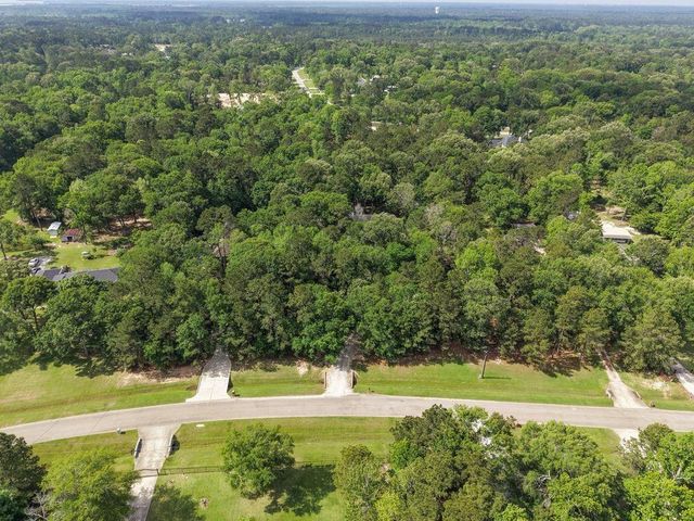 350 Lago Trace Drive, Huffman, TX 77336
