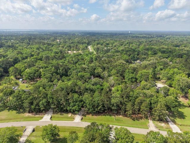 350 Lago Trace Drive, Huffman, TX 77336