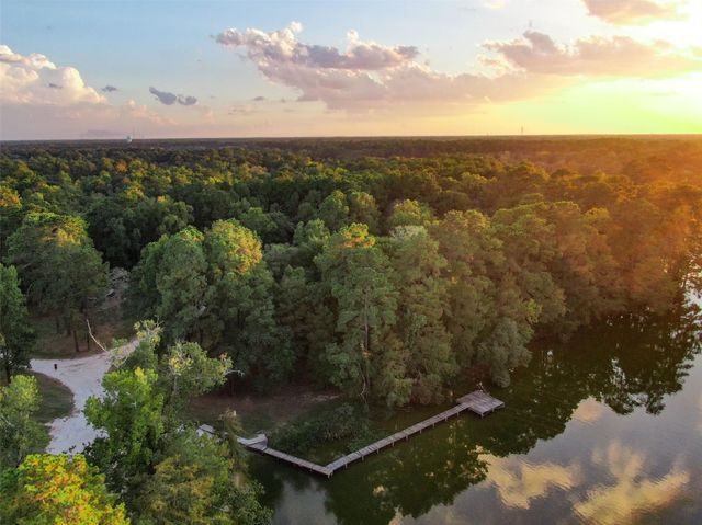 350 Lago Trace Drive, Huffman, TX 77336