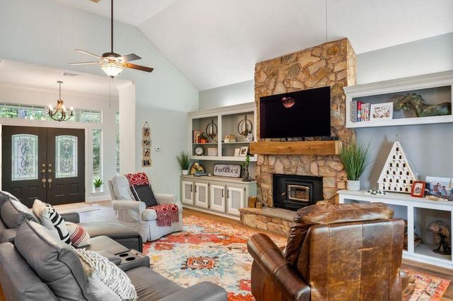 350 Lago Trace Drive, Huffman, TX 77336