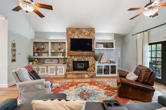 350 Lago Trace Drive, Huffman, TX 77336