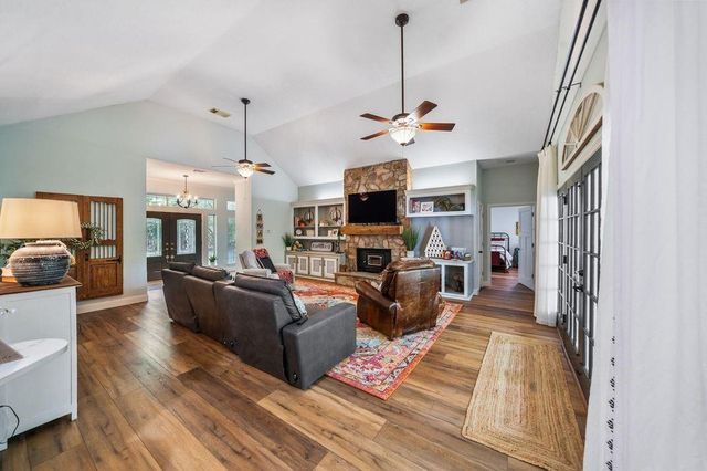 350 Lago Trace Drive, Huffman, TX 77336