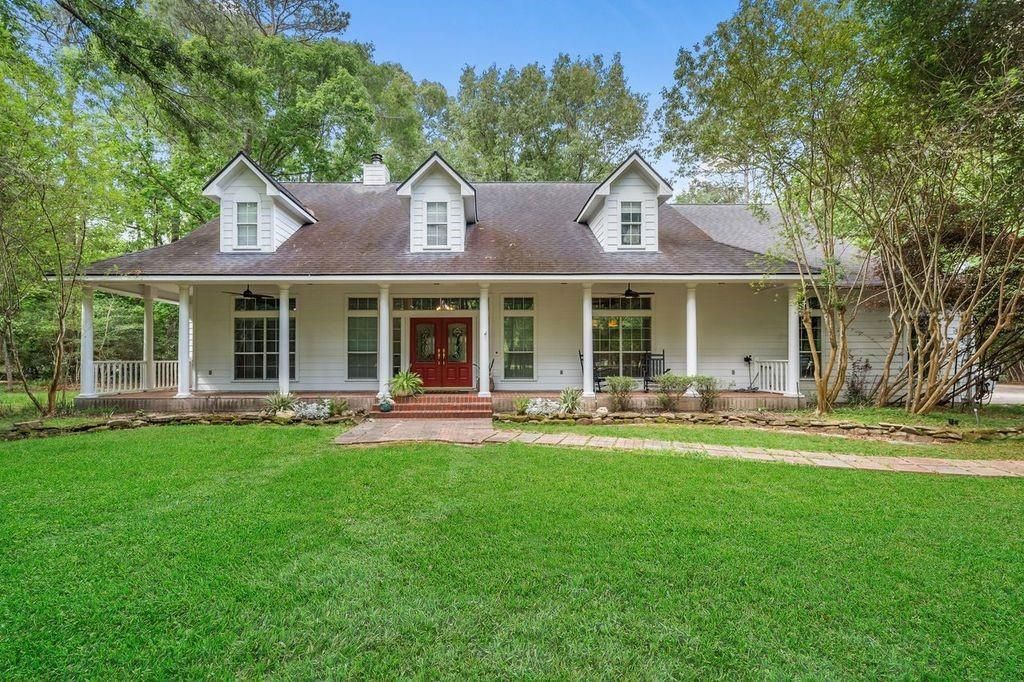 350 Lago Trace Drive, Huffman, TX 77336