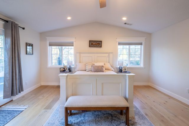 760 Flaming Road, Grants Pass, OR 97526