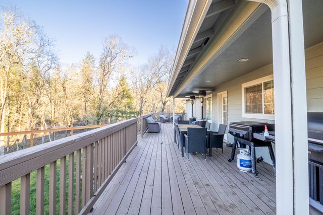 760 Flaming Road, Grants Pass, OR 97526