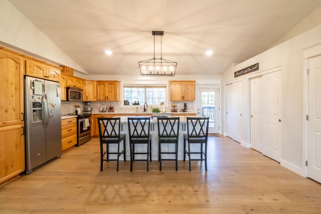 760 Flaming Road, Grants Pass, OR 97526