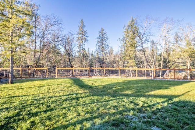 760 Flaming Road, Grants Pass, OR 97526