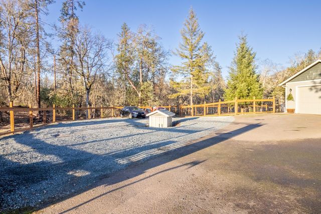 760 Flaming Road, Grants Pass, OR 97526