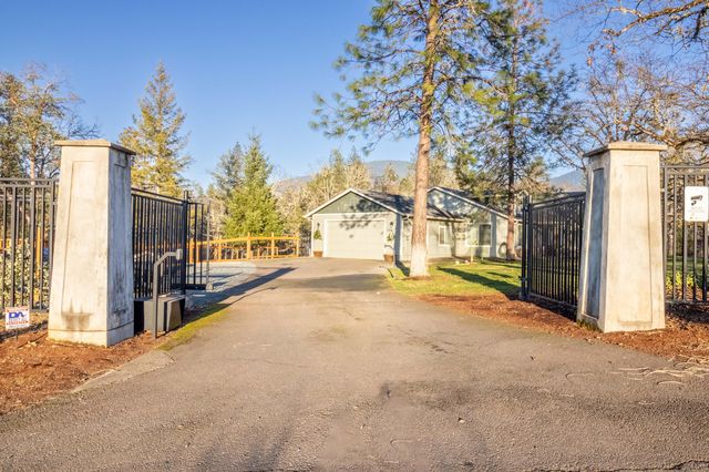 760 Flaming Road, Grants Pass, OR 97526