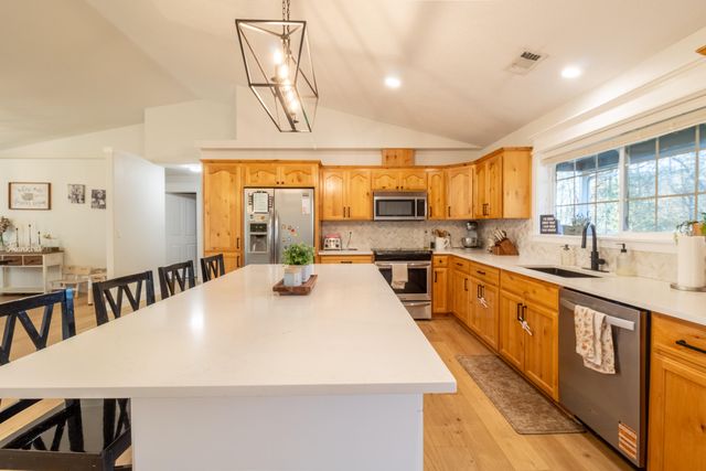 760 Flaming Road, Grants Pass, OR 97526