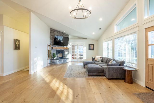 760 Flaming Road, Grants Pass, OR 97526