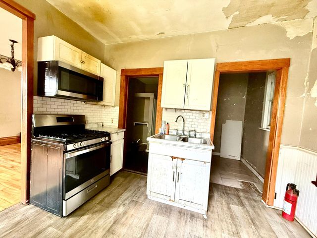 866 Duluth Street, Saint Paul, MN 55106