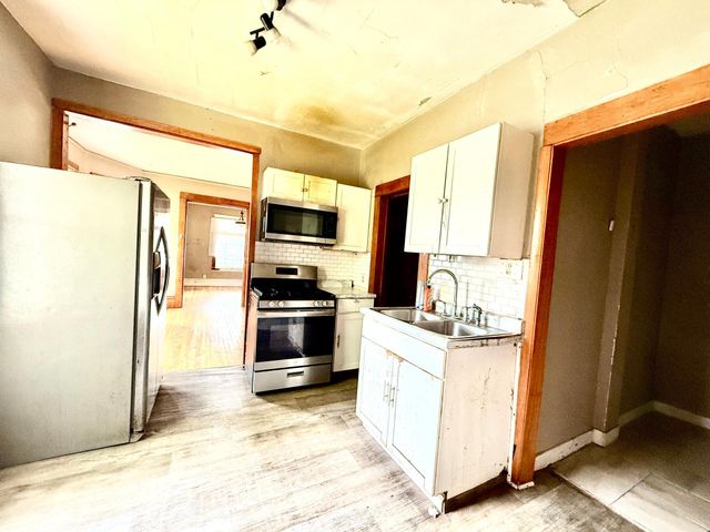 866 Duluth Street, Saint Paul, MN 55106