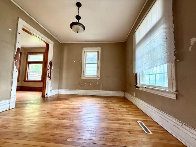 866 Duluth Street, Saint Paul, MN 55106