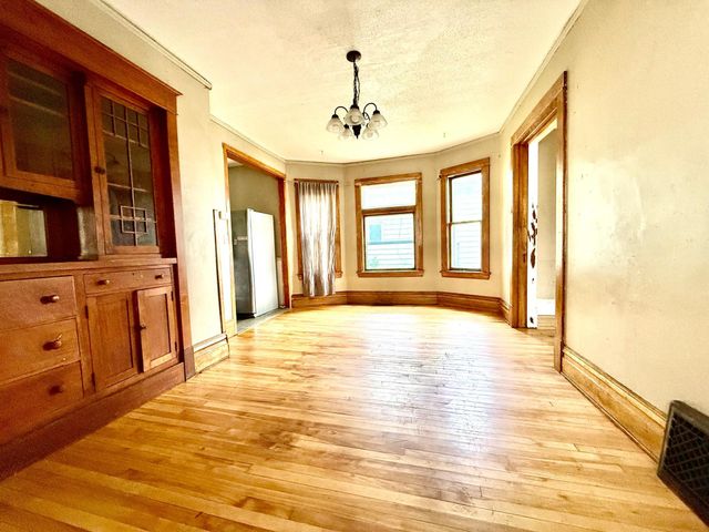 866 Duluth Street, Saint Paul, MN 55106