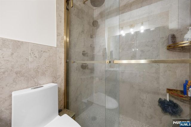 200 Winston 2811, Cliffside Park, NJ 07010