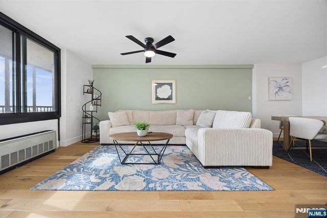 200 Winston 2811, Cliffside Park, NJ 07010