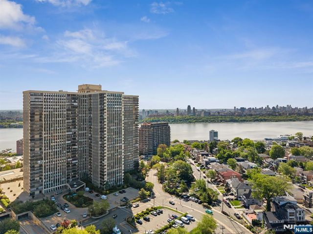 200 Winston 2811, Cliffside Park, NJ 07010