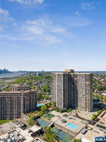 200 Winston 2811, Cliffside Park, NJ 07010