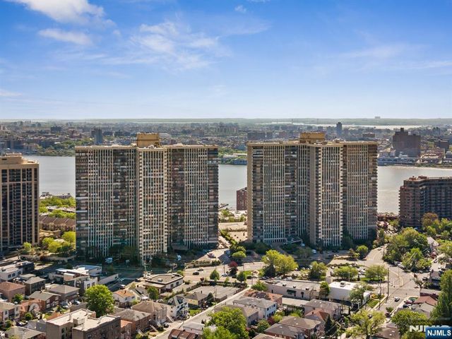 200 Winston 2811, Cliffside Park, NJ 07010
