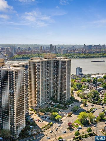 200 Winston 2811, Cliffside Park, NJ 07010