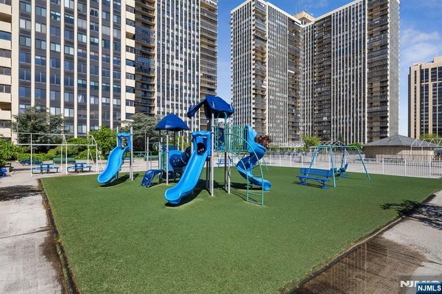 200 Winston 2811, Cliffside Park, NJ 07010