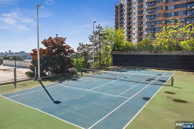 200 Winston 2811, Cliffside Park, NJ 07010