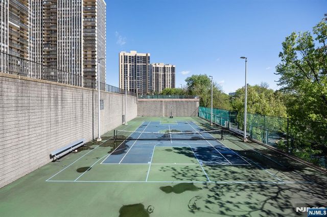 200 Winston 2811, Cliffside Park, NJ 07010