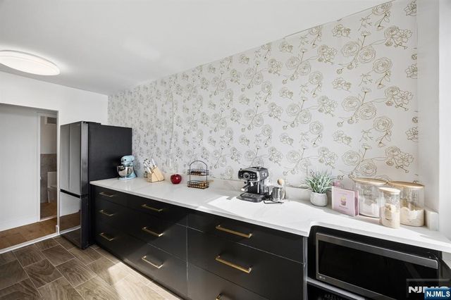 200 Winston 2811, Cliffside Park, NJ 07010