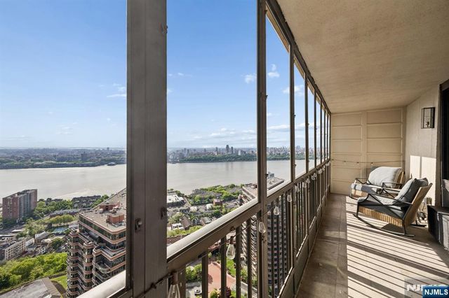200 Winston 2811, Cliffside Park, NJ 07010