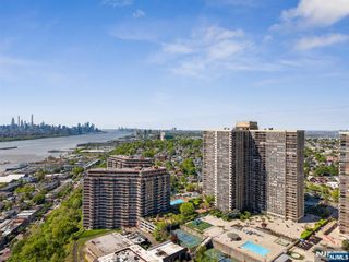 200 Winston 2811, Cliffside Park, NJ 07010