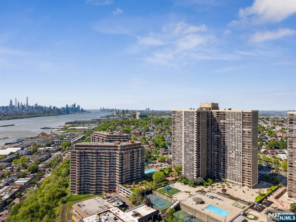 200 Winston 2811, Cliffside Park, NJ 07010
