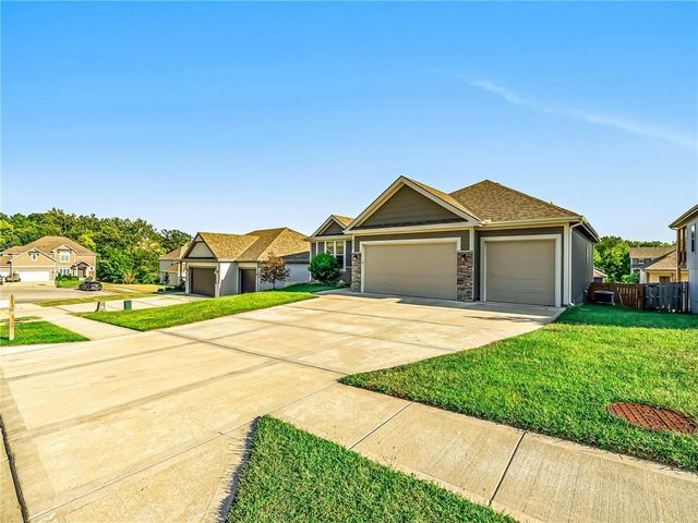 8615 NW 74th Terrace, Kansas City, MO 64152