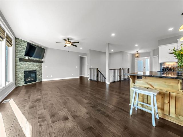 8615 NW 74th Terrace, Kansas City, MO 64152