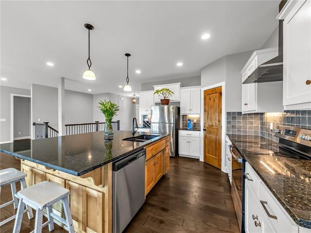 8615 NW 74th Terrace, Kansas City, MO 64152