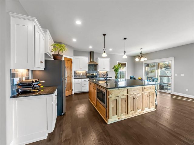 8615 NW 74th Terrace, Kansas City, MO 64152