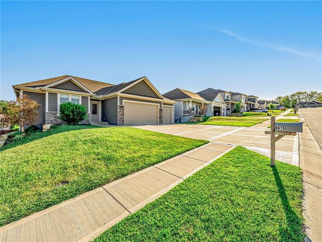 8615 NW 74th Terrace, Kansas City, MO 64152