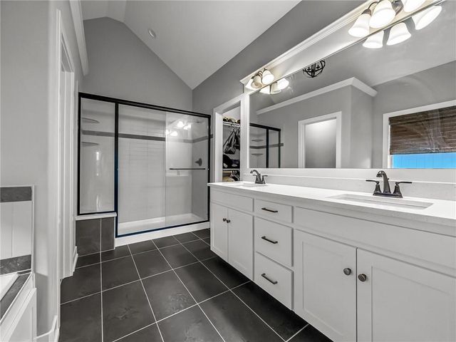 8615 NW 74th Terrace, Kansas City, MO 64152
