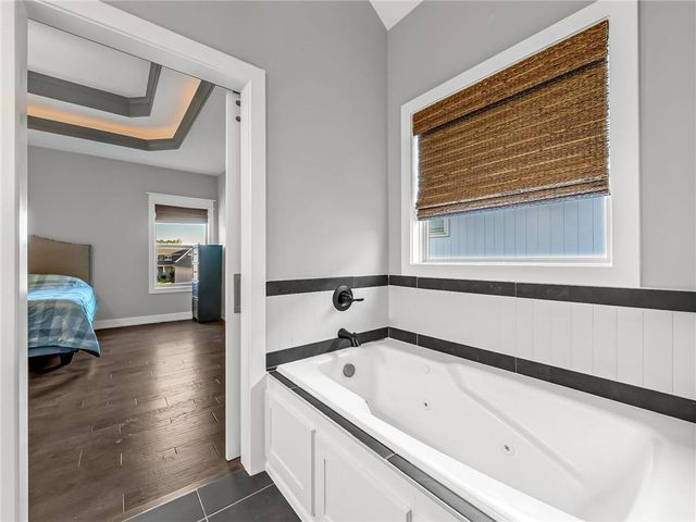 8615 NW 74th Terrace, Kansas City, MO 64152