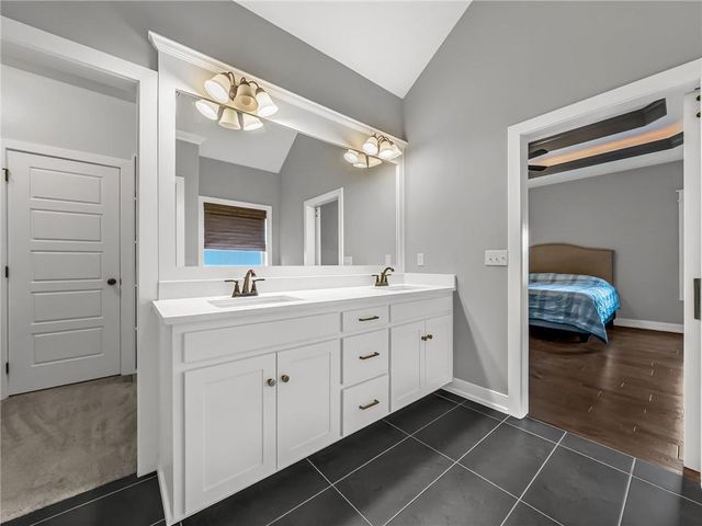 8615 NW 74th Terrace, Kansas City, MO 64152