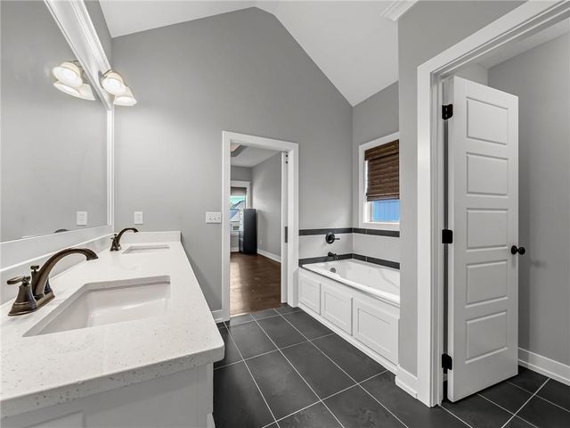 8615 NW 74th Terrace, Kansas City, MO 64152