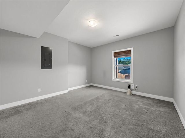 8615 NW 74th Terrace, Kansas City, MO 64152