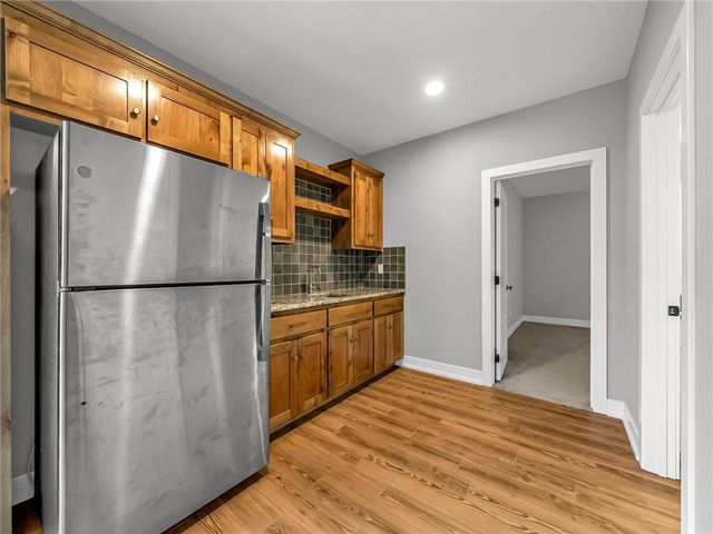 8615 NW 74th Terrace, Kansas City, MO 64152