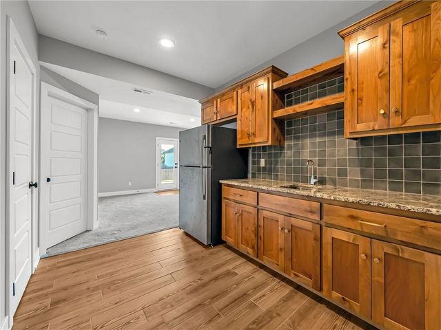 8615 NW 74th Terrace, Kansas City, MO 64152