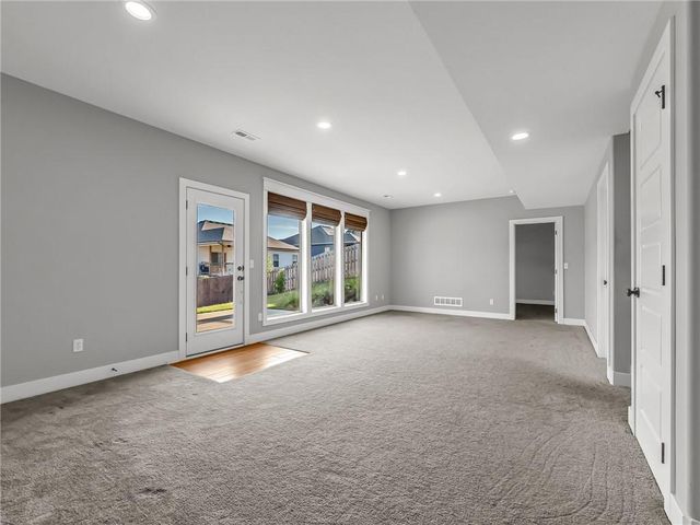 8615 NW 74th Terrace, Kansas City, MO 64152